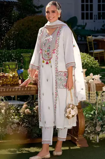 Women Floral Embroidered Regular Kurta with Trousers & With Dupatta