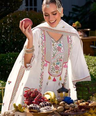 Women Floral Embroidered Regular Kurta with Trousers & With Dupatta 7