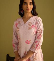 Floral Printed V-Neck Straight Kurta With Trousers
