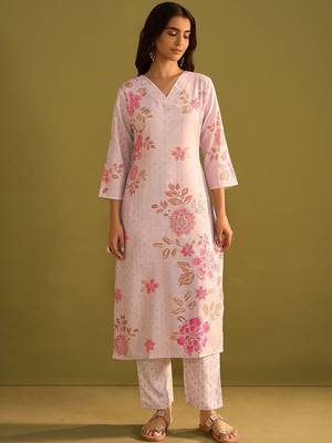 Floral Printed V-Neck Straight Kurta With Trousers 3