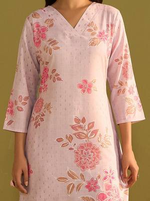 Floral Printed V-Neck Straight Kurta With Trousers 4