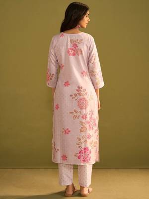 Floral Printed V-Neck Straight Kurta With Trousers 5