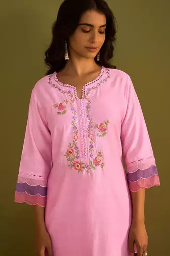 women floral embroidered regular thread work kurta with trousers & with dupatta