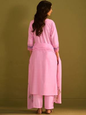 Women Floral Embroidered Regular Thread Work Kurta with Trousers & With Dupatta 3