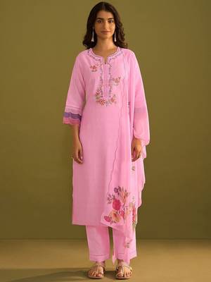 Women Floral Embroidered Regular Thread Work Kurta with Trousers & With Dupatta 4