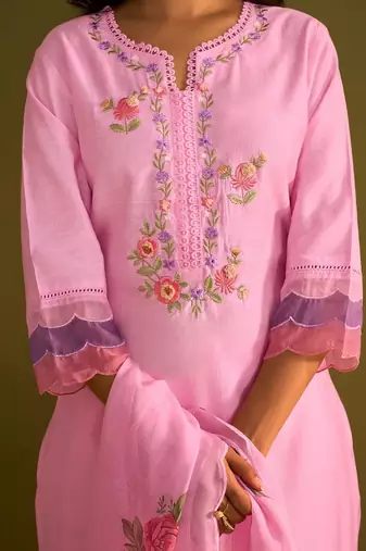 women floral embroidered regular thread work kurta with trousers & with dupatta
