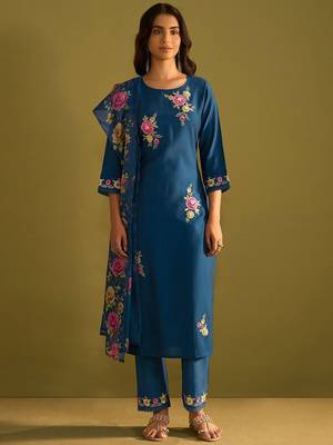 Women Floral Embroidered Regular Thread Work Kurta with Trousers & With Dupatta 1