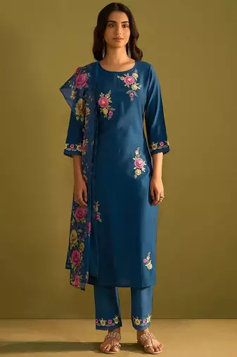 Women Floral Embroidered Regular Thread Work Kurta with Trousers & With Dupatta