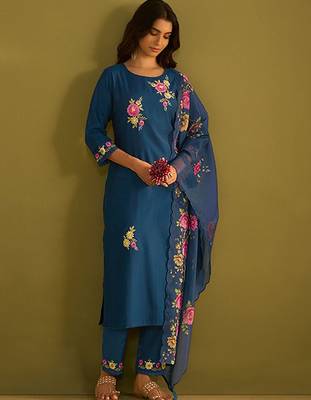 Women Floral Embroidered Regular Thread Work Kurta with Trousers & With Dupatta 3