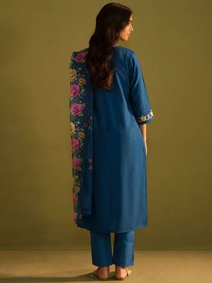 Women Floral Embroidered Regular Thread Work Kurta with Trousers & With Dupatta 4