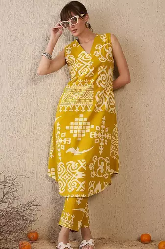 Women Ethnic Motifs Printed Regular Pure Cotton Kurta with Trousers