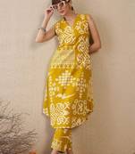 Women Ethnic Motifs Printed Regular Pure Cotton Kurta with Trousers