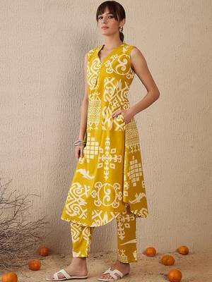 Women Ethnic Motifs Printed Regular Pure Cotton Kurta with Trousers 4