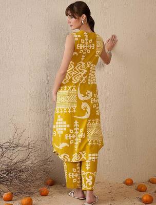 Women Ethnic Motifs Printed Regular Pure Cotton Kurta with Trousers 5