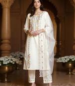 Women Floral Embroidered Regular Thread Work  Cotton Kurta with Trousers & With Dupatta