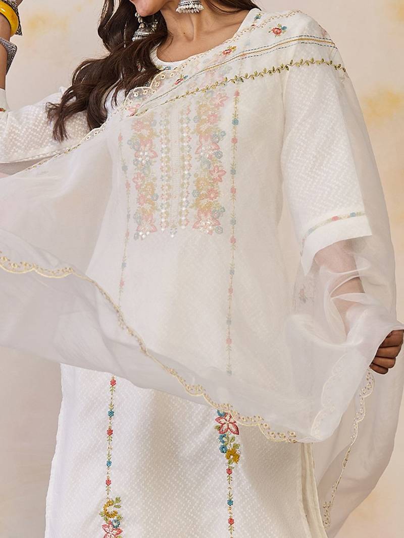 Women Floral Embroidered Regular Thread Work  Cotton Kurta with Trousers & With Dupatta
