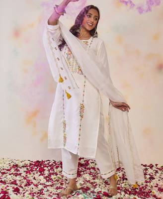 Women Floral Embroidered Regular Thread Work  Cotton Kurta with Trousers & With Dupatta 4