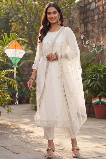 Women Floral Embroidered Regular Kurta with Trousers & With Dupatta