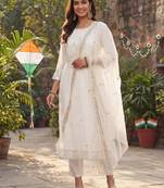 Women Floral Embroidered Regular Kurta with Trousers & With Dupatta
