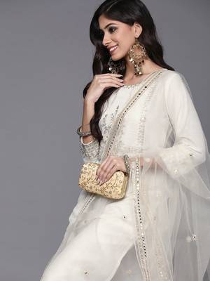 Women Floral Embroidered Regular Kurta with Trousers & With Dupatta 2