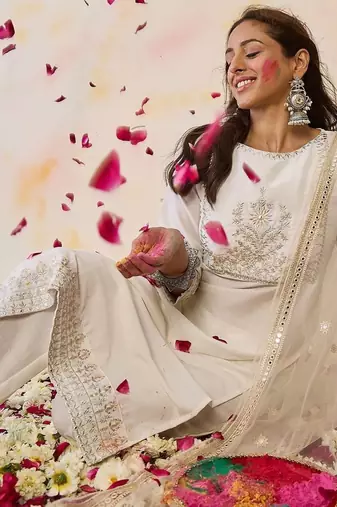 Women Floral Embroidered Regular Kurta with Trousers & With Dupatta