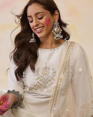 Women Floral Embroidered Regular Kurta with Trousers & With Dupatta 4