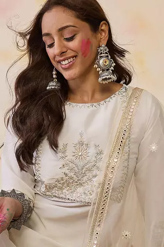 Women Floral Embroidered Regular Kurta with Trousers & With Dupatta