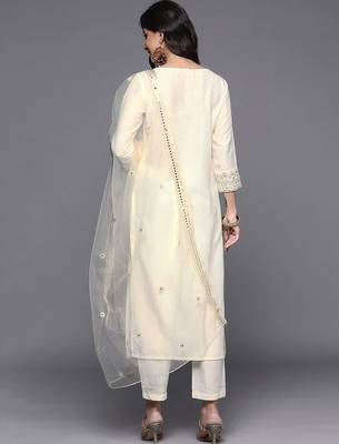 Women Floral Embroidered Regular Kurta with Trousers & With Dupatta 5