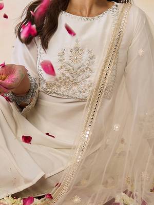Women Floral Embroidered Regular Kurta with Trousers & With Dupatta 6