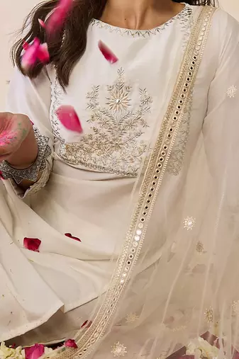 Women Floral Embroidered Regular Kurta with Trousers & With Dupatta