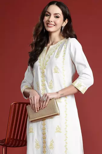 Women Floral Embroidered Thread Work Kurta with Trousers