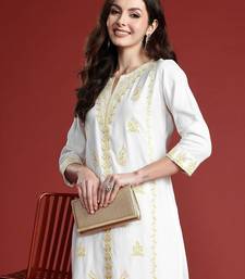 Women Floral Embroidered Thread Work Kurta with Trousers