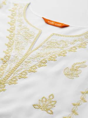 Women Floral Embroidered Thread Work Kurta with Trousers 3