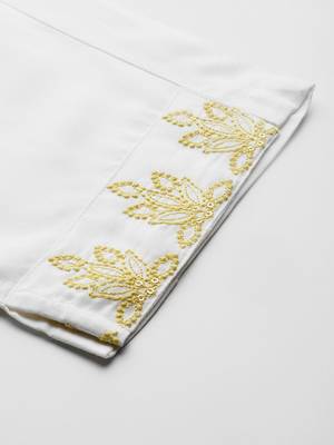Women Floral Embroidered Thread Work Kurta with Trousers 8