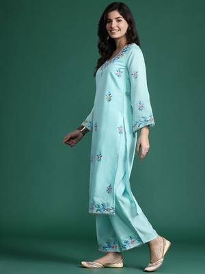 Floral Embroidered Thread Work Kurta with Trousers & With Dupatta 5