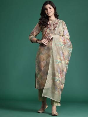 Floral Printed Thread Work Chanderi Silk Kurta with Trousers & With Dupatta 1