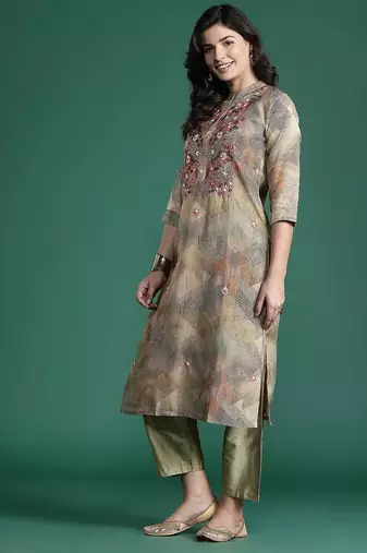 Floral Printed Thread Work Chanderi Silk Kurta with Trousers & With Dupatta