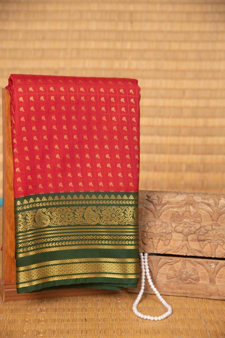 Red and green aayiram butta semi silk saree with blouse