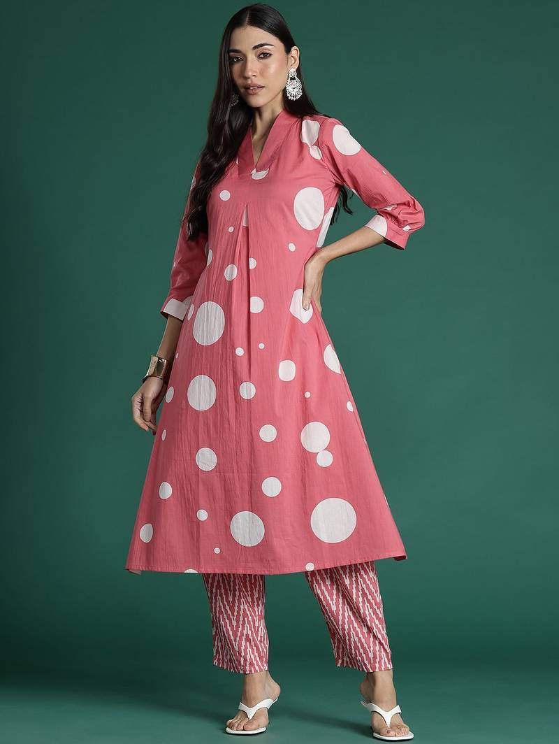 Women Printed Pleated Pure Cotton Kurta with Trousers