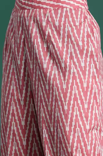 Women Printed Pleated Pure Cotton Kurta with Trousers