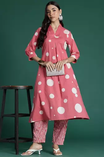 Women Printed Pleated Pure Cotton Kurta with Trousers