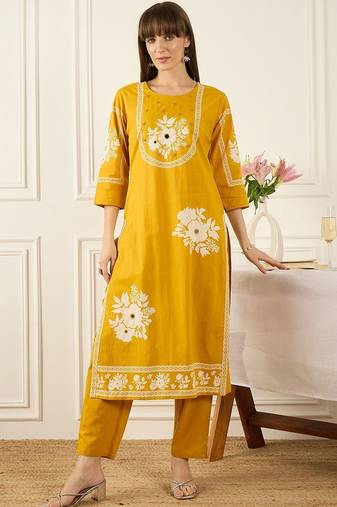 Women Floral Printed Regular Mirror Work  Cotton Kurta with Trousers & With Dupatta