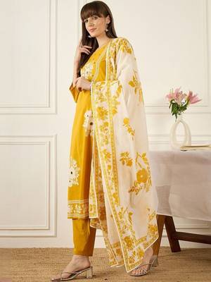 Women Floral Printed Regular Mirror Work  Cotton Kurta with Trousers & With Dupatta 6