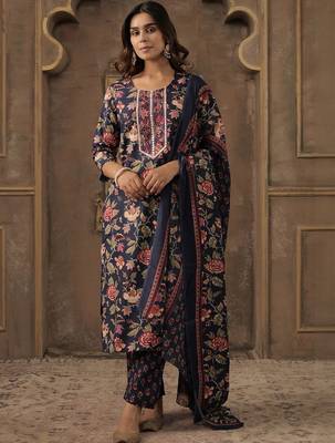 Women Floral Printed Kurta with Trousers & Dupatta 1