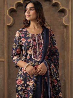 Women Floral Printed Kurta with Trousers & Dupatta 4
