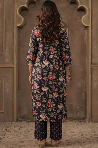 Floral Printed Round Neck Straight Kurta With Trousers & Dupatta