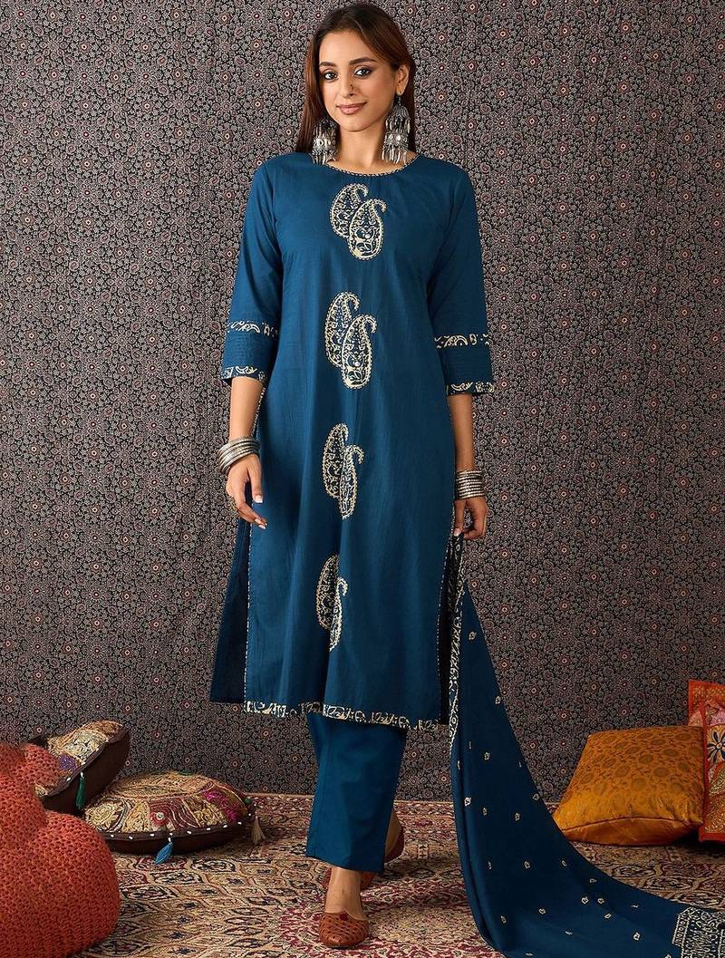 Paisley Printed Round Neck Thread Work Pure Cotton Kurta & Trousers With Dupatta