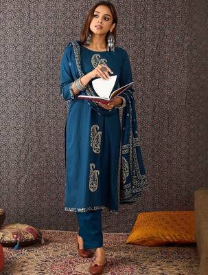 Paisley Printed Round Neck Thread Work Pure Cotton Kurta & Trousers With Dupatta 3