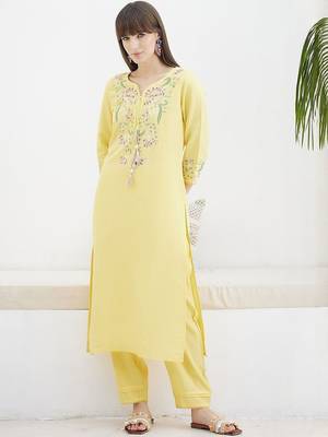 Women Floral Embroidered Regular Thread Work Kurta with Trousers & With Dupatta 3