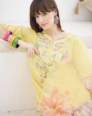 Women Floral Embroidered Regular Thread Work Kurta with Trousers & With Dupatta 1